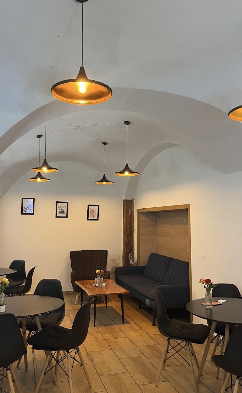 Klenutý interiér MarLe Café